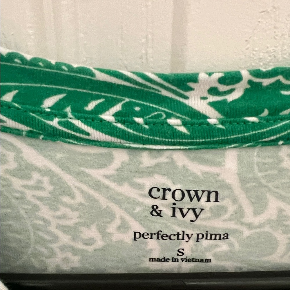 Crown & Ivy Green Paisley Perfect Pima Women's Top Size S - Picture 2 of 4